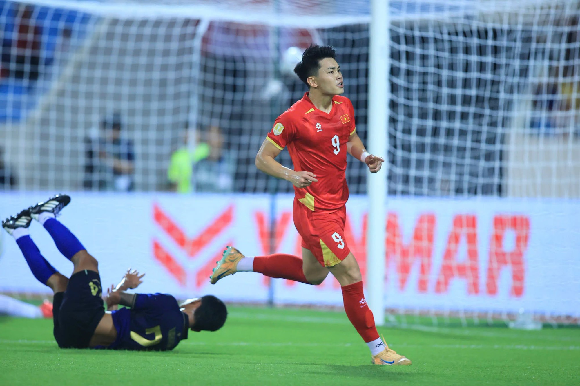 Cuộc đua Vua phá lưới AFF Cup: Đình Bắc chiếm lại ngôi đầu, thiết lập cột mốc lịch sử - Ảnh 1. Cuộc đua Vua phá lưới AFF Cup: Đình Bắc chiếm lại ngôi đầu, thiết lập cột mốc lịch sử - Ảnh 1.