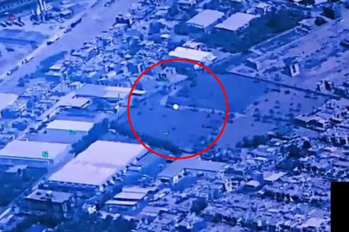 Lầu Năm G&oacute;c c&ocirc;ng bố loạt t&agrave;i liệu UFO mới, tiết lộ về vật thể h&igrave;nh tam gi&aacute;c khổng lồ- Ảnh 1.