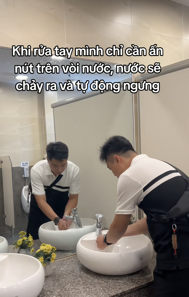 Kênh TikTok chỉ cách tự lấy bánh ở siêu thị, order mì cay… hút cả triệu view: Vì sao những chuyện tưởng ai cũng biết lại có sức hút?- Ảnh 6.