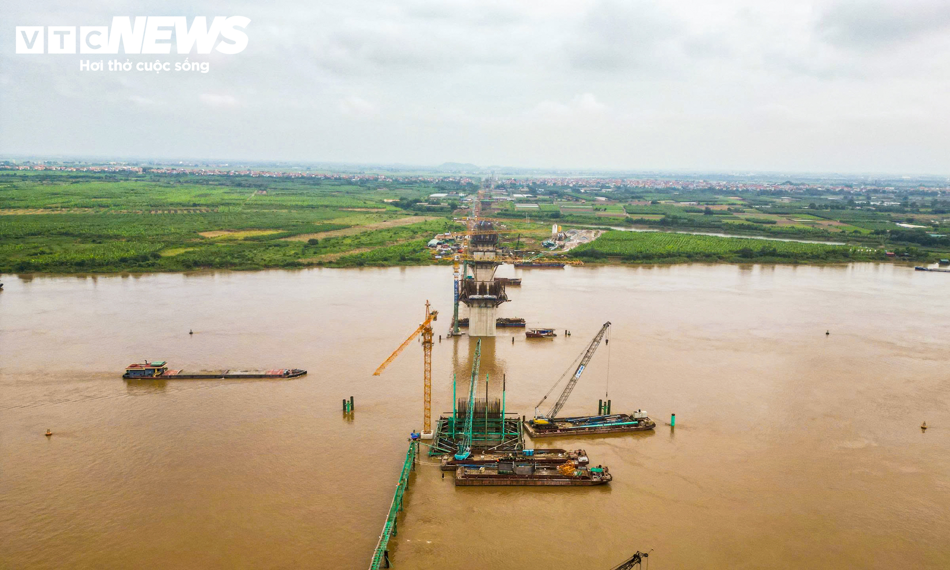 Cầu Hồng H&agrave; dần ho&agrave;n thiện sau 8 th&aacute;ng thi c&ocirc;ng vượt tiến độ - Ảnh 12.