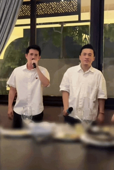 Thiếu gia tập đo&agrave;n nhựa nức tiếng Việt Nam: H&aacute;t ngọt như "m&iacute;a l&ugrave;i", vợ đẹp t&agrave;i năng hết chỗ ch&ecirc; - Ảnh 1.