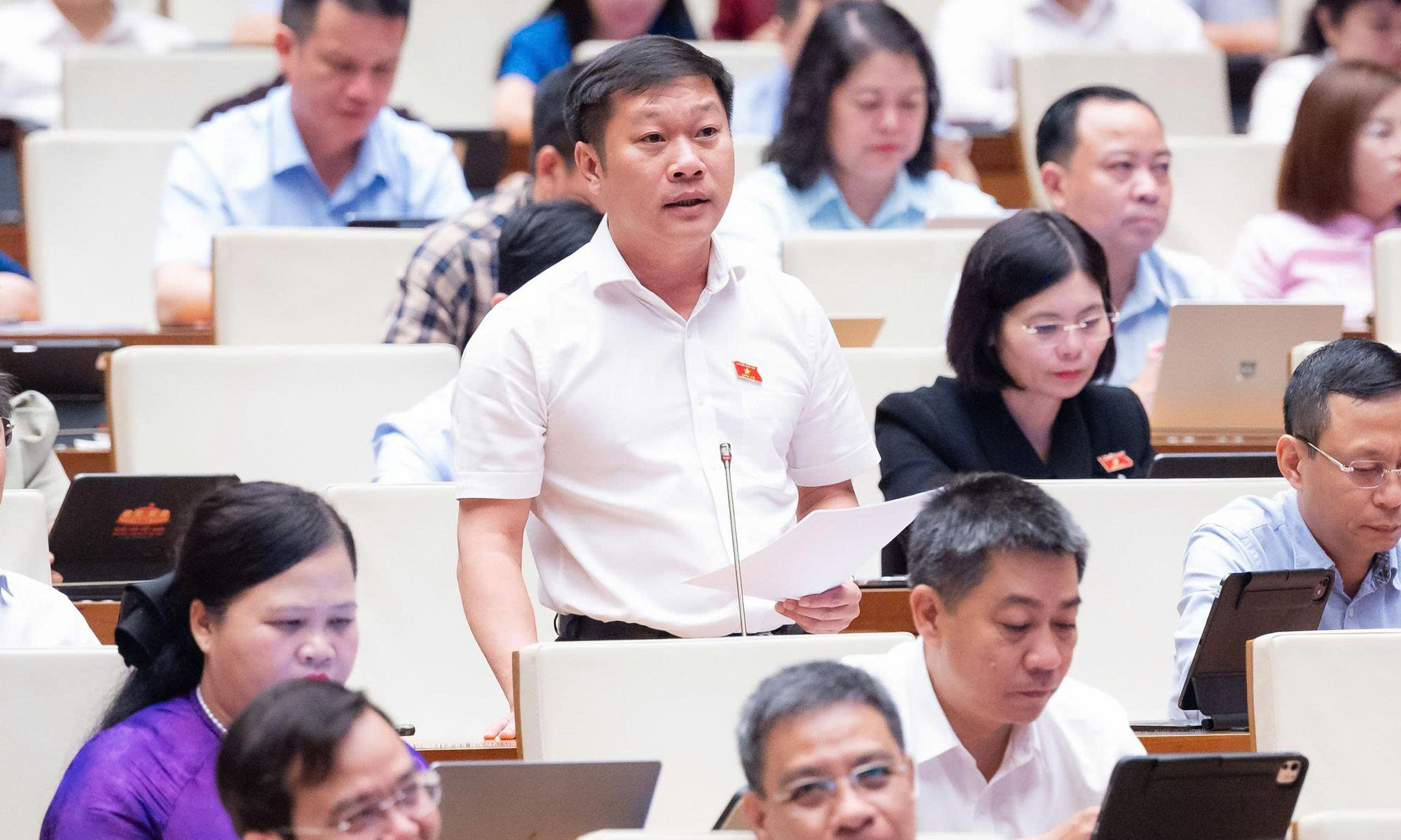 ĐBQH: Mở rộng hoạt động của ng&acirc;n h&agrave;ng cần ph&ograve;ng ngừa t&igrave;nh trạng 'bia k&egrave;m lạc' - Ảnh 2.