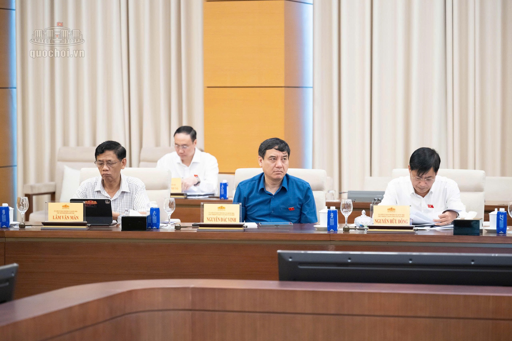 Doanh nghiệp dưới 100 tỷ đồng sẽ được nộp thuế đơn giản hóa từ 2026 - Ảnh 8. Doanh nghiệp dưới 100 tỷ đồng sẽ được nộp thuế đơn giản hóa từ 2026 - Ảnh 8.