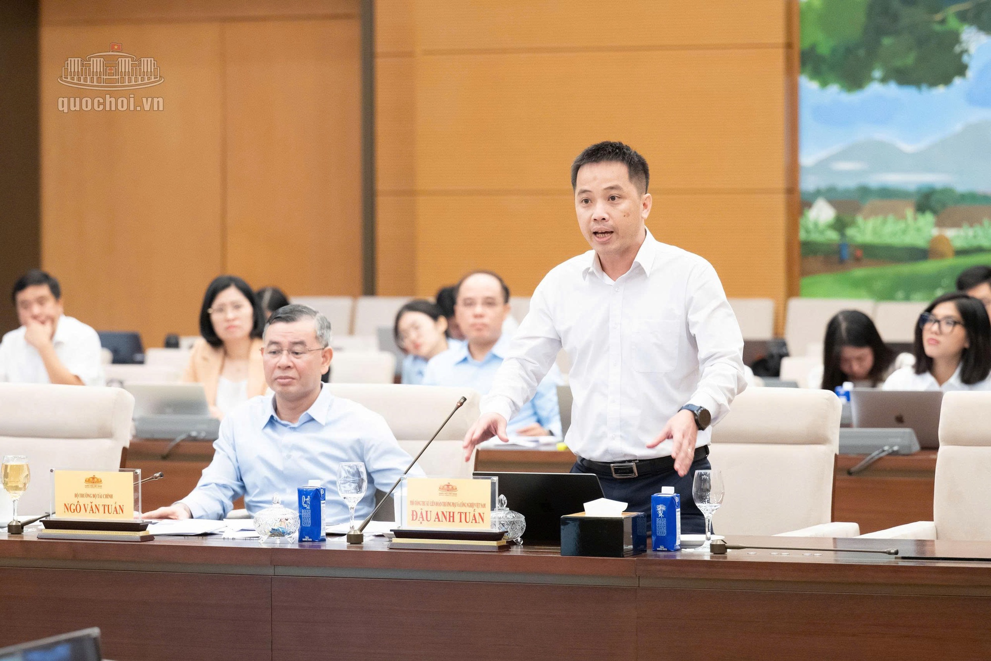 Doanh nghiệp dưới 100 tỷ đồng sẽ được nộp thuế đơn giản hóa từ 2026 - Ảnh 3. Doanh nghiệp dưới 100 tỷ đồng sẽ được nộp thuế đơn giản hóa từ 2026 - Ảnh 3.