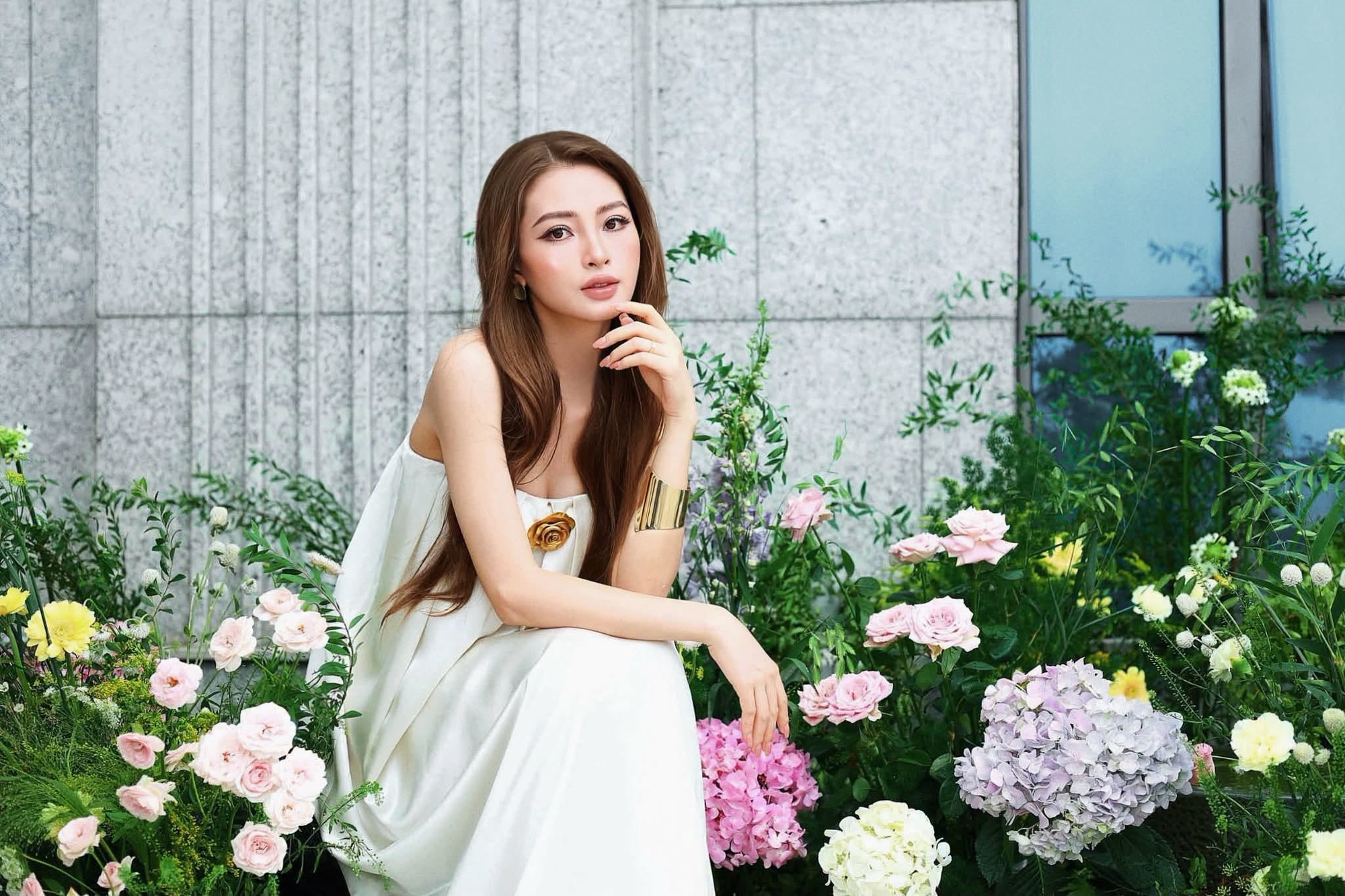 Nữ MC VTV xinh đẹp cưới cầu thủ nổi tiếng, mang thai con đầu lòng mà nhan sắc lên hương, góc nghiêng lại cực giống Khả Ngân - Ảnh 3.