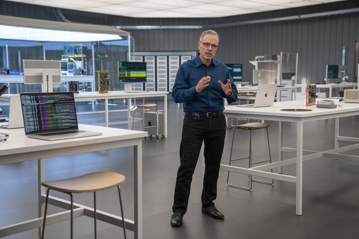 CEO Apple mới John Ternus ch&iacute;nh thức nhậm chức , kh&eacute;p lại 15 năm của Tim Cook - Ảnh 3.