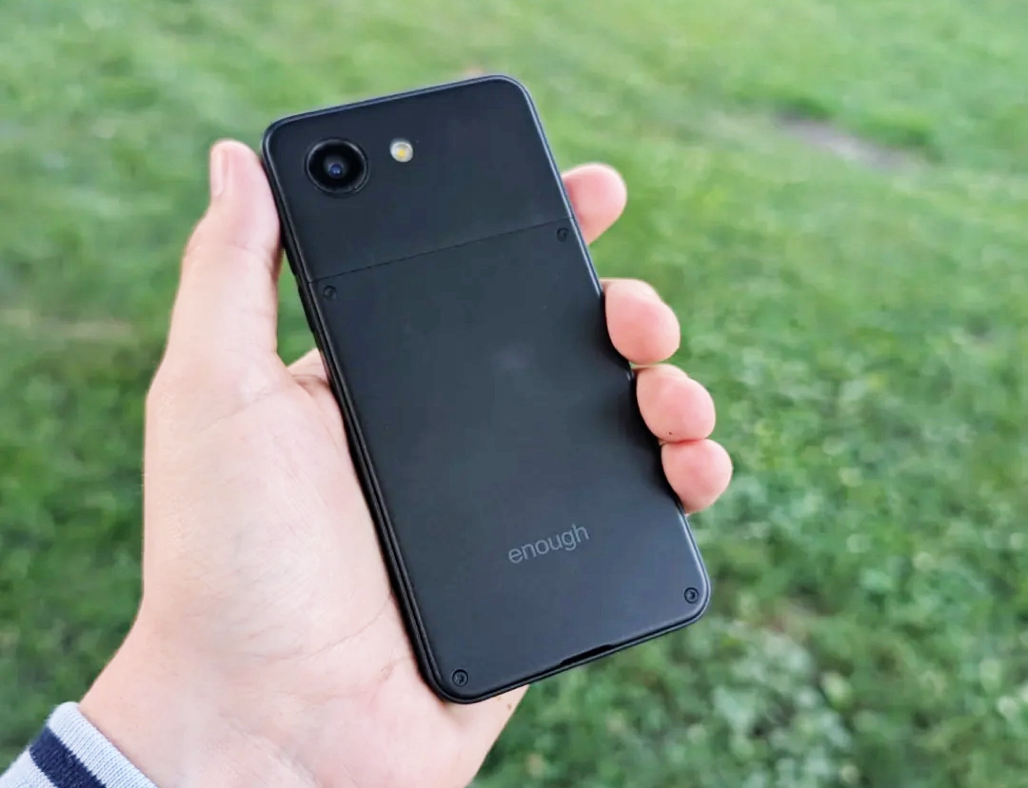 Điện thọai nhỏ gọn đủ: Pin th&aacute;o rời , thẻ nhớ v&agrave; cấu h&igrave;nh 5G hấp dẫn năm 2026 - Ảnh 3.