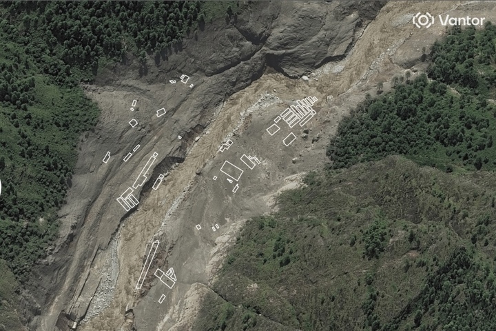 H&igrave;nh ảnh vệ tinh cho thấy nh&agrave; m&aacute;y thủy điện bị san phẳng trong trận lũ ở Nepal - Ảnh 2.