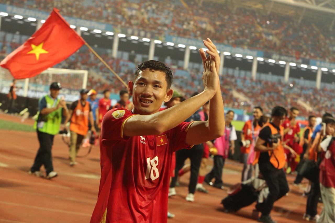 Giải thưởng AFF Cup: Người h&ugrave;ng ĐT Việt Nam đạt con số gấp 18 lần cầu thủ hỏng penalty của Th&aacute;i Lan - Ảnh 1.