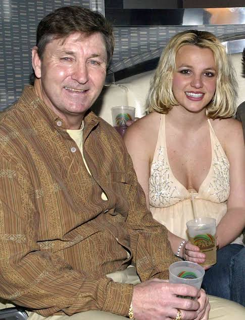 Britney Spears: Cuộc đời đầy bi kịch v&agrave; ca kh&uacute;c Lucky 236 triệu view khiến r&ugrave;ng m&igrave;nh - Ảnh 5.