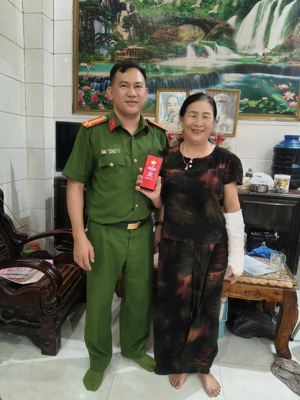 C&ocirc;ng an hỗ trợ giải quyết giao dịch chuyển nhầm h&agrave;ng trăm triệu đồng tại c&aacute;c tỉnh - Ảnh 2.