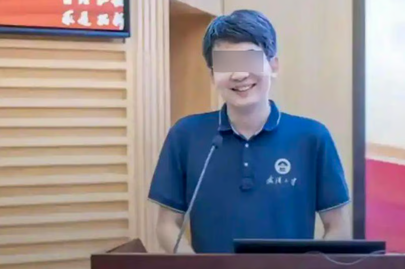 Con gái tố cáo phó hiệu trưởng Đại học Vũ Hán có hành vi phi chuẩn mực - Ảnh 2. Con gái tố cáo phó hiệu trưởng Đại học Vũ Hán có hành vi phi chuẩn mực - Ảnh 2.