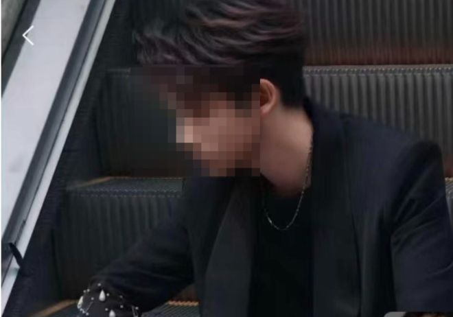 Fan nữ m&ecirc; trai đẹp, b&aacute;n nh&agrave; r&uacute;t tiết kiệm nạp 15 tỷ cho idol - Ảnh 1.