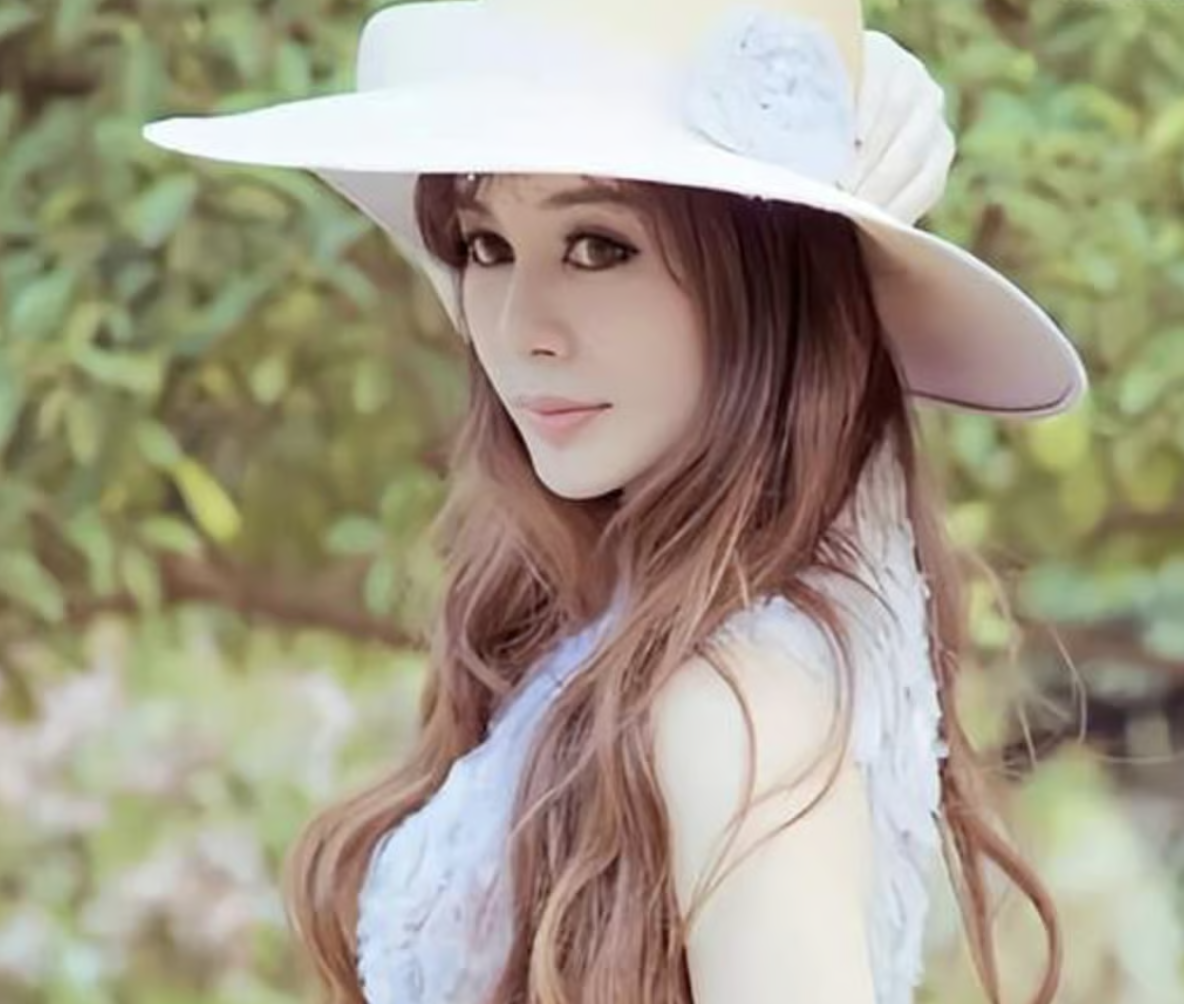 Nữ doanh nhân 55 tuổi cưới chồng kém 30 tuổi - Ảnh 1. Nữ doanh nhân 55 tuổi cưới chồng kém 30 tuổi - Ảnh 1.