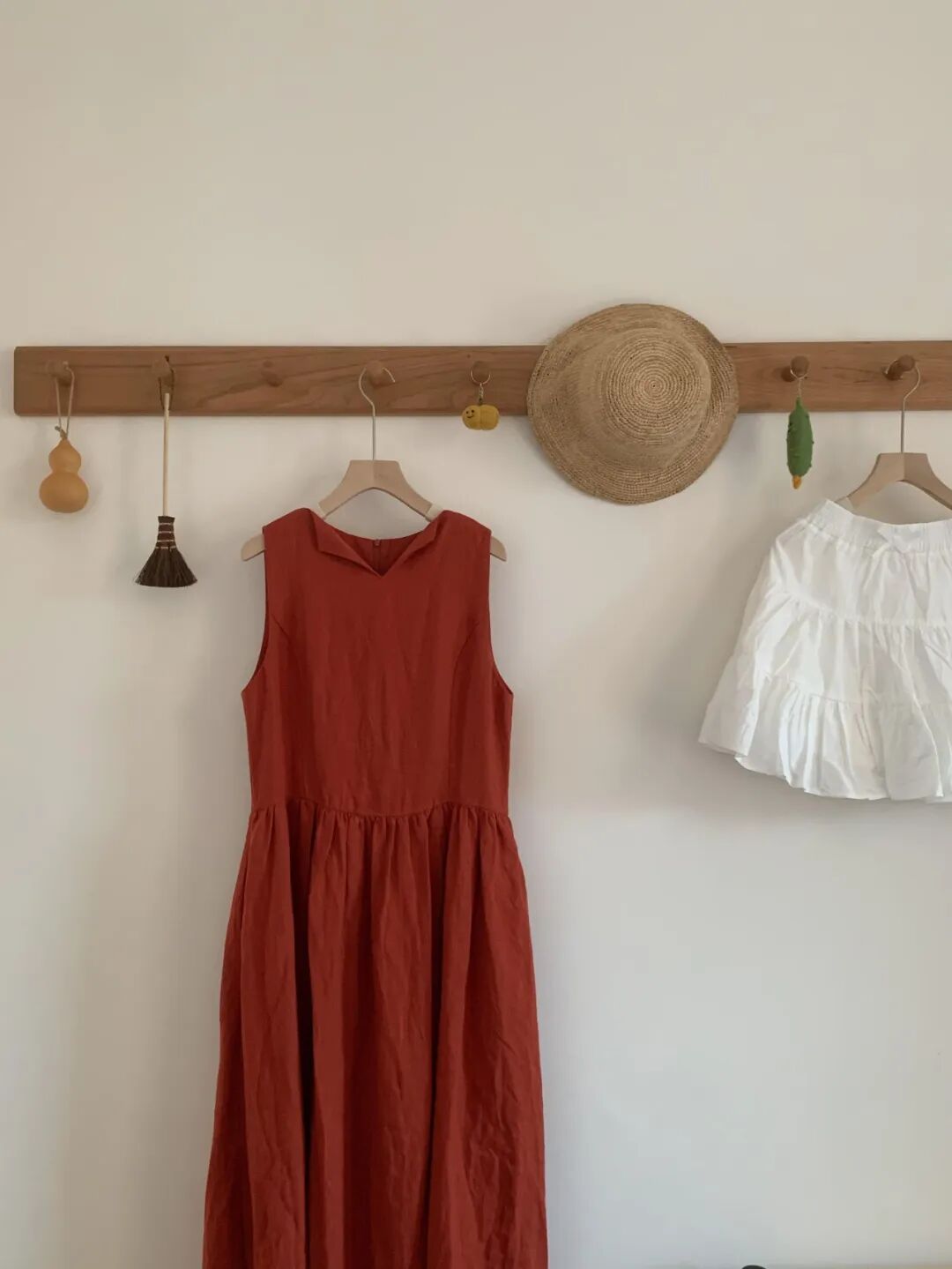 Ng&agrave;y c&agrave;ng nhiều gia đ&igrave;nh bỏ kiểu tủ quần &aacute;o kịch trần: 4 c&aacute;ch lưu trữ vừa rẻ vừa khiến ph&ograve;ng ngủ rộng hơn - Ảnh 6.