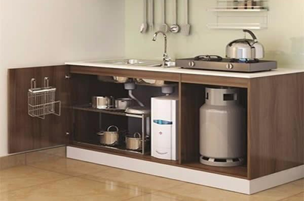 Lời khuy&ecirc;n an to&agrave;n cho gia đ&igrave;nh đặt b&igrave;nh gas dưới bếp gas  - Ảnh 1.