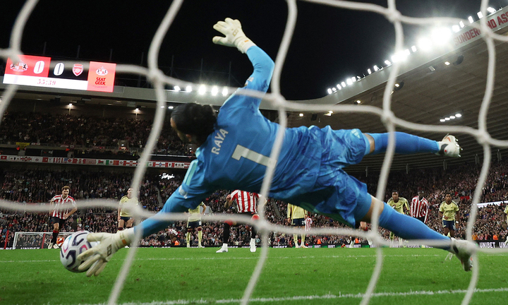 Kết quả Sunderland 0-2 Arsenal: Raya xuất sắc, Bruno Guimaraes ghi b&agrave;n đầu ti&ecirc;n - Ảnh 3.