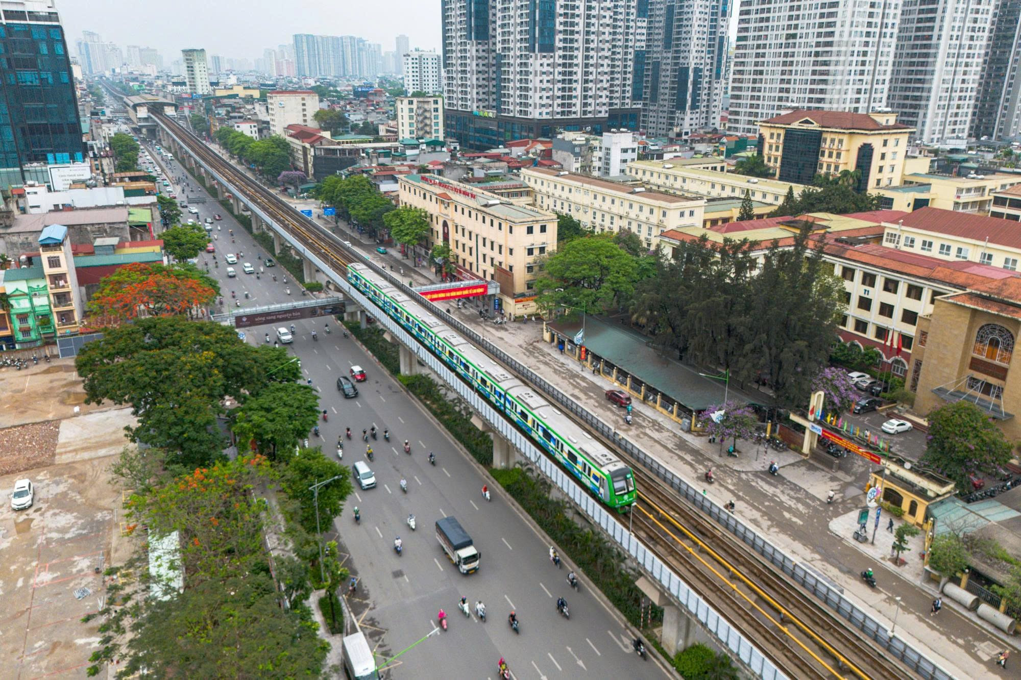 H&agrave; Nội sở hữu si&ecirc;u n&uacute;t giao 4 tầng đầu ti&ecirc;n thiết kế hiện đại, kết hợp đường sắt đ&ocirc; thị, v&agrave;nh đai tr&ecirc;n cao xung quanh c&oacute; h&agrave;ng loạt khu đ&ocirc; thị v&agrave; trường học - Ảnh 2.