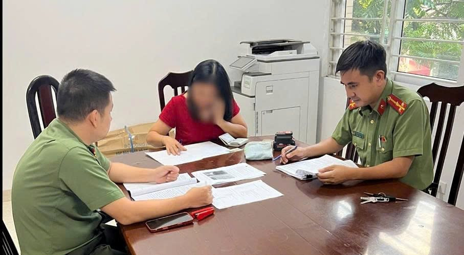 Ngay sau khi đăng b&igrave;nh luận l&ecirc;n Facebook với nội dung n&agrave;y, người phụ nữ ở H&agrave; Nội bị phạt 12,5 triệu đồng - Ảnh 1.