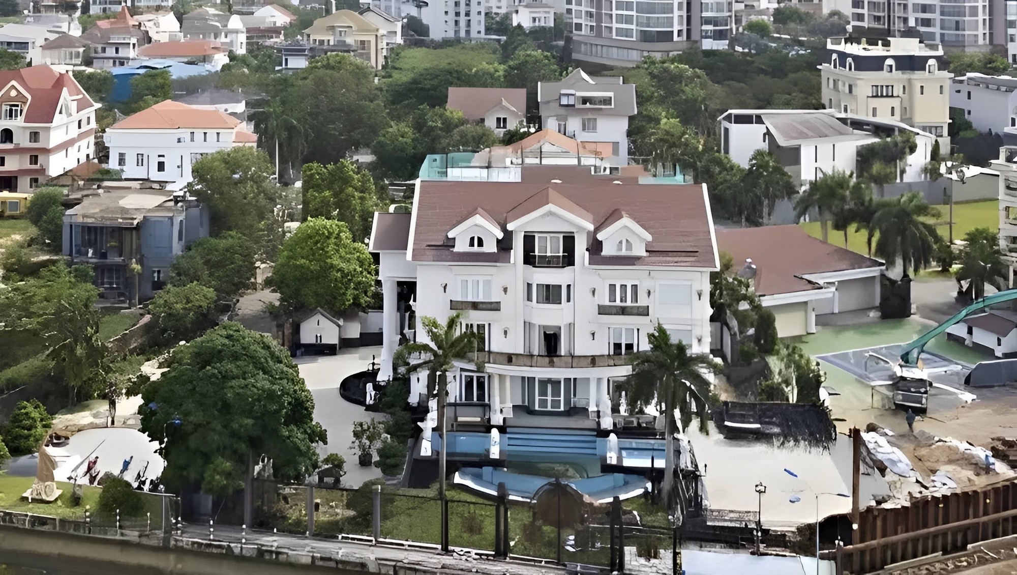 Ngắm dinh thự 2.500 m2 ven s&ocirc;ng S&agrave;i G&ograve;n của đại gia 8 con: Từng diễn ra đ&aacute;m cưới thế kỷ, l&ecirc;n cả truyền h&igrave;nh H&agrave;n Quốc trong ph&oacute;ng sự về giới si&ecirc;u gi&agrave;u - Ảnh 3.