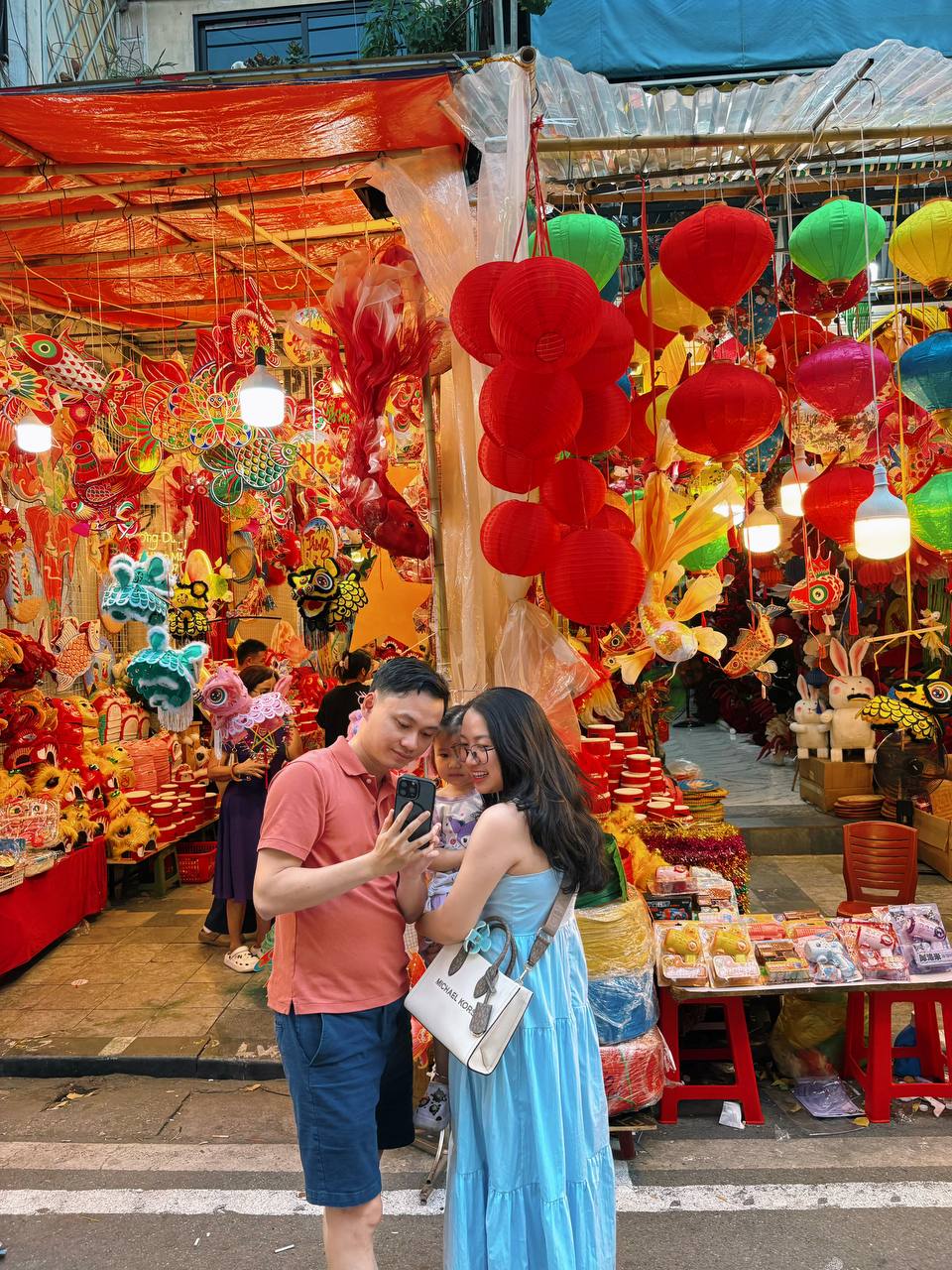 Phố H&agrave;ng M&atilde; rực rỡ trước Trung thu 2026 với đ&egrave;n &ocirc;ng sao v&agrave; đầu l&acirc;n - Ảnh 18.