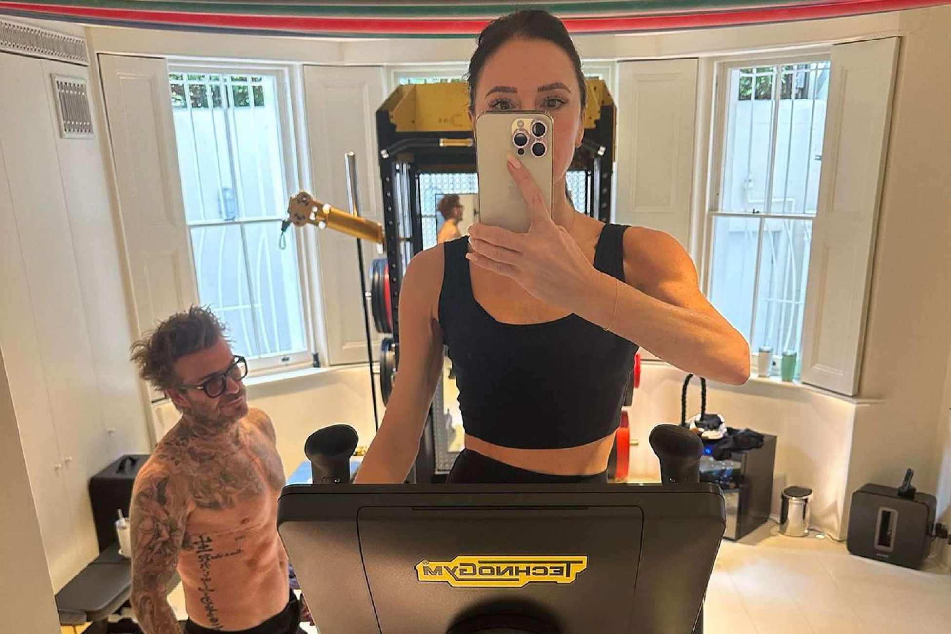 Biệt thự m&agrave;u trắng ở khu nh&agrave; gi&agrave;u của David Beckham v&agrave; Victoria Beckham- Ảnh 7.