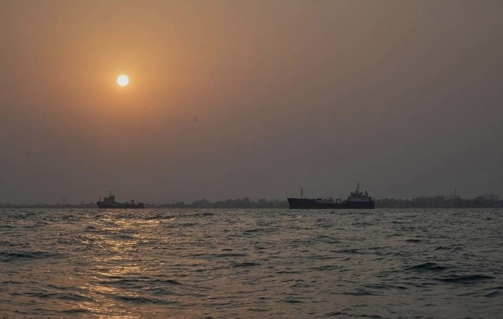 Iran chuyển cho Mỹ 7 điều kiện mở lại eo biển Hormuz năm 2026 - Ảnh 1.
