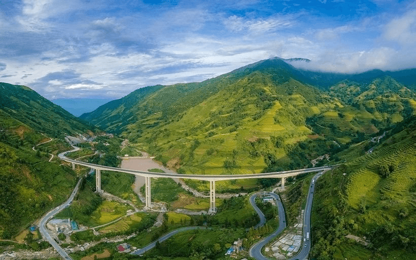 Việt Nam c&oacute; c&acirc;y cầu 600m kh&ocirc;ng bắc qua con s&ocirc;ng n&agrave;o, nằm giữa n&uacute;i rừng với trụ cao tới 83m so với mặt đất: Đ&atilde; được x&aacute;c lập kỷ lục, m&ocirc; h&igrave;nh tương tự ở Trung Quốc, T&acirc;y Ban Nha đ&atilde; l&agrave;m - Ảnh 1.