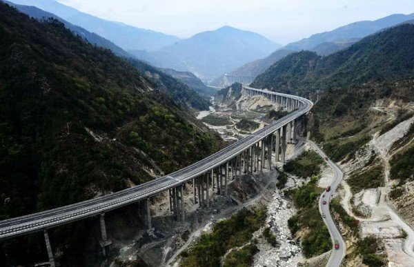 Việt Nam c&oacute; c&acirc;y cầu 600m kh&ocirc;ng bắc qua con s&ocirc;ng n&agrave;o, nằm giữa n&uacute;i rừng với trụ cao tới 83m so với mặt đất: Đ&atilde; được x&aacute;c lập kỷ lục, m&ocirc; h&igrave;nh tương tự ở Trung Quốc, T&acirc;y Ban Nha đ&atilde; l&agrave;m - Ảnh 5.