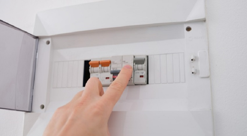 Lời khuy&ecirc;n cho những gia đ&igrave;nh kh&ocirc;ng bao giờ tắt aptomat điều h&ograve;a - Ảnh 3.