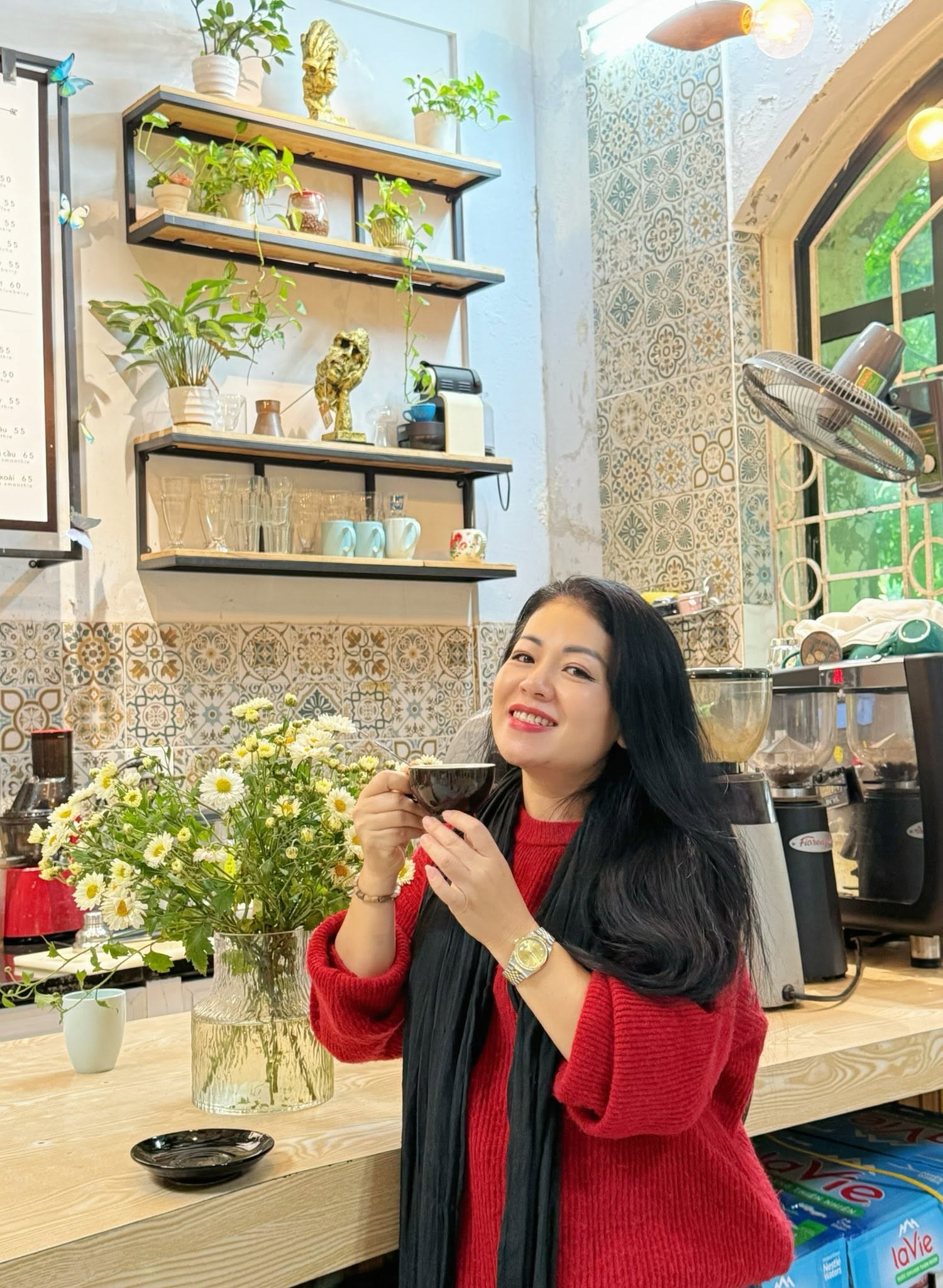 Anh Thơ chia sẻ nỗi khát khao bên mẹ sau những dối lừa cuộc sống - Ảnh 4. Anh Thơ chia sẻ nỗi khát khao bên mẹ sau những dối lừa cuộc sống - Ảnh 4.