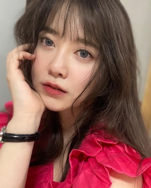 Goo Hye Sun tự cắt tóc gây sốt: Từ thảm họa đến diện mạo trẻ trung năm 2026 - Ảnh 8. Goo Hye Sun tự cắt tóc gây sốt: Từ thảm họa đến diện mạo trẻ trung năm 2026 - Ảnh 8.