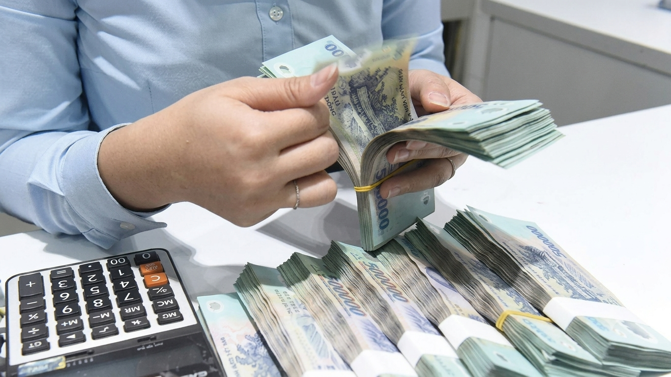 Lời khuy&ecirc;n cho người c&oacute; sổ tiết kiệm ng&acirc;n h&agrave;ng sắp đ&aacute;o hạn- Ảnh 1.
