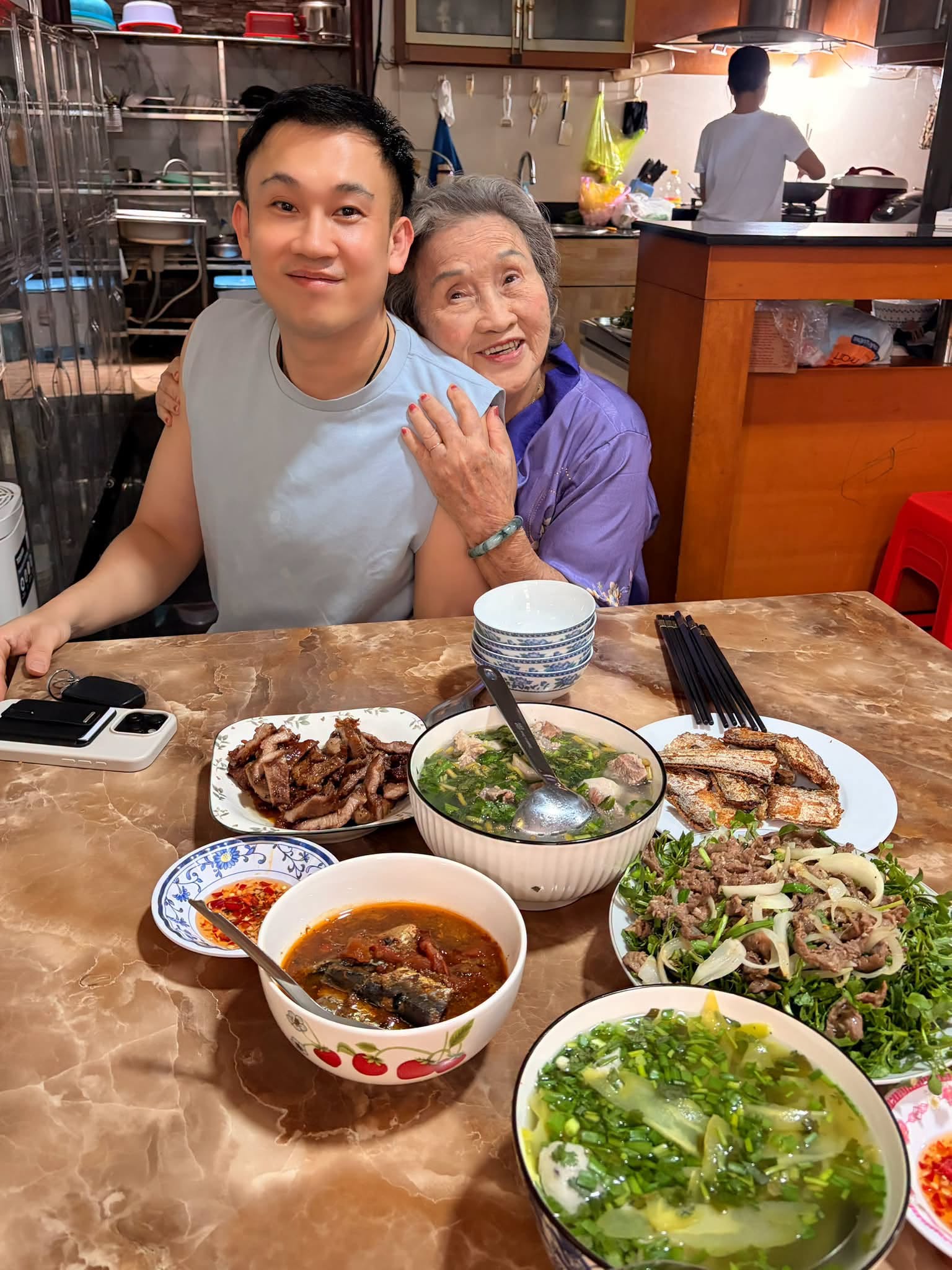 Mẹ ruột Ho&agrave;i Linh: "Con trai về rồi m&agrave; sao vẫn chưa qua thăm mẹ?"- Ảnh 2.
