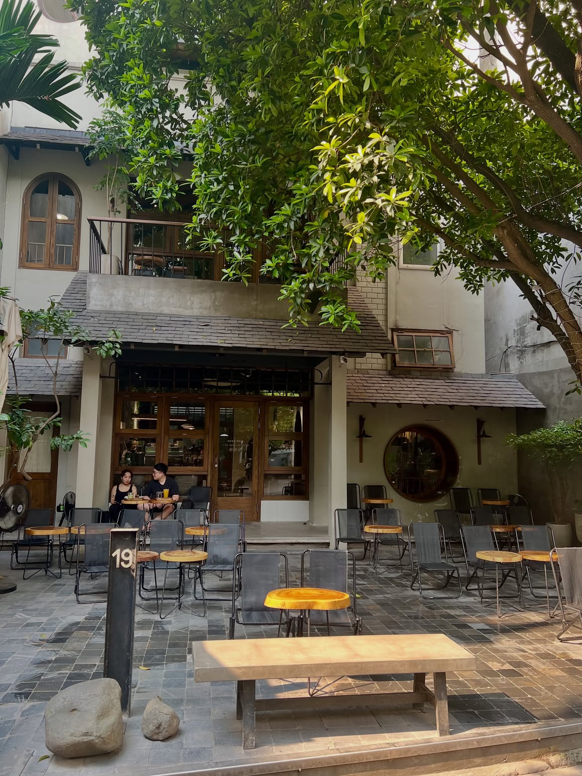 Trải nghiệm m&ugrave;a thu H&agrave; Nội: 10 Qu&aacute;n c&agrave; ph&ecirc; c&oacute; g&oacute;c nh&igrave;n tuyệt đẹp - Ảnh 12.