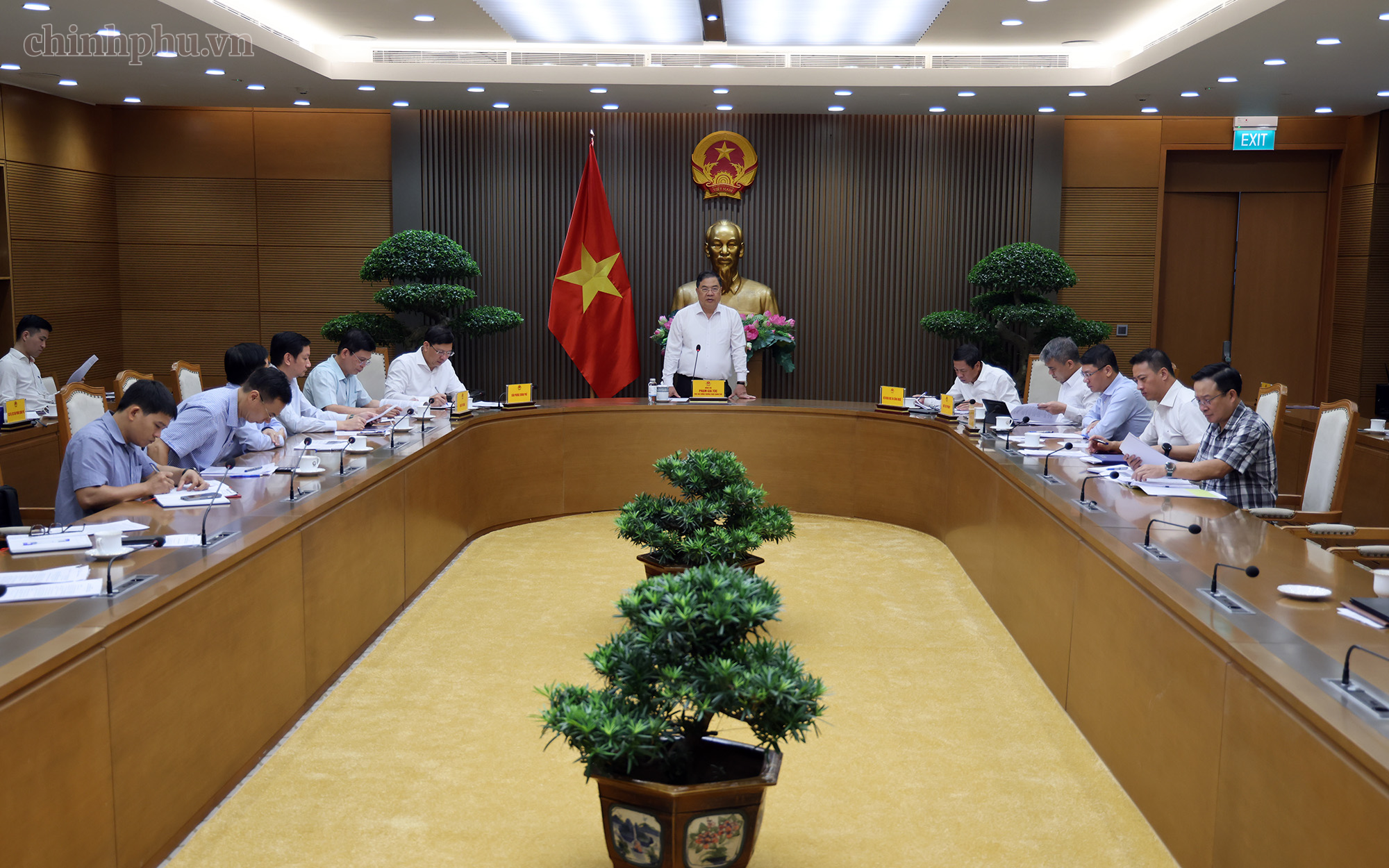 Ph&oacute; Thủ tướng y&ecirc;u cầu biện ph&aacute;p xử phạt vi phạm khoảng c&aacute;ch an to&agrave;n tr&ecirc;n cao tốc - Ảnh 1.