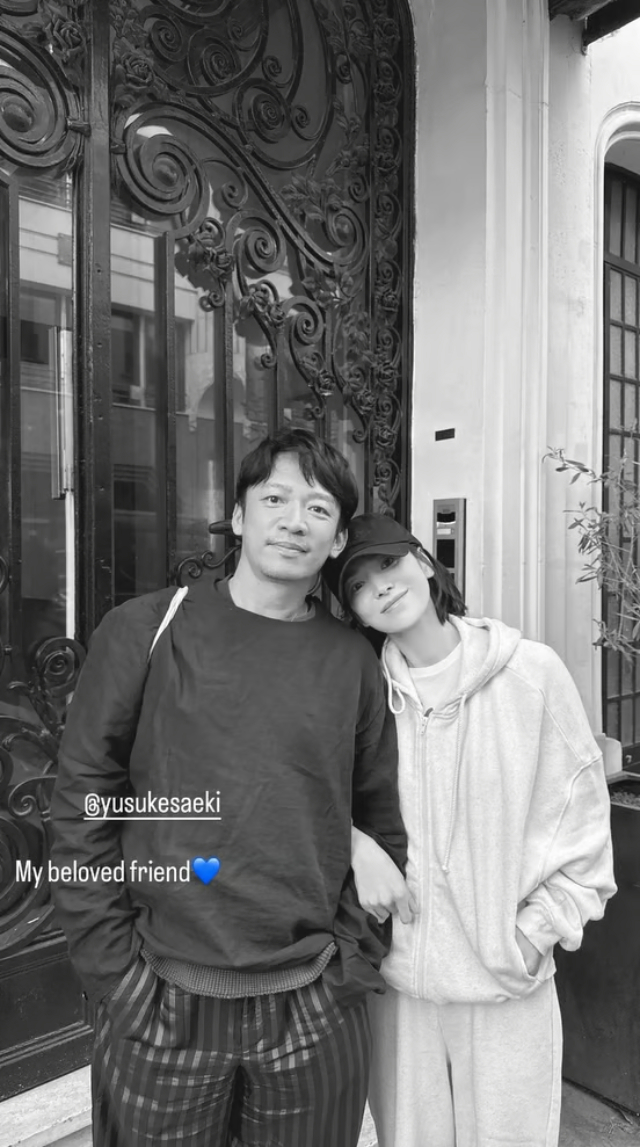 Song Hye Kyo g&acirc;y b&atilde;o với ảnh th&acirc;n mật b&ecirc;n Yusuke Saeki mới nhất 2026 - Ảnh 1.