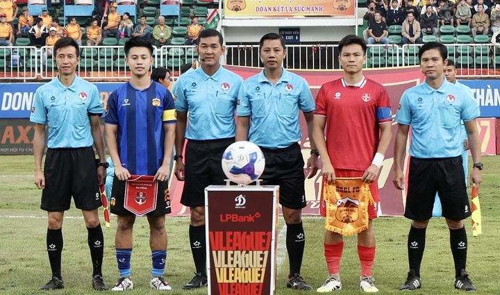 HAGL khiếu nại trọng t&agrave;i ti&ecirc;u cực trong trận đấu với Hải Ph&ograve;ng V . League 2026 / 27 - Ảnh 1.