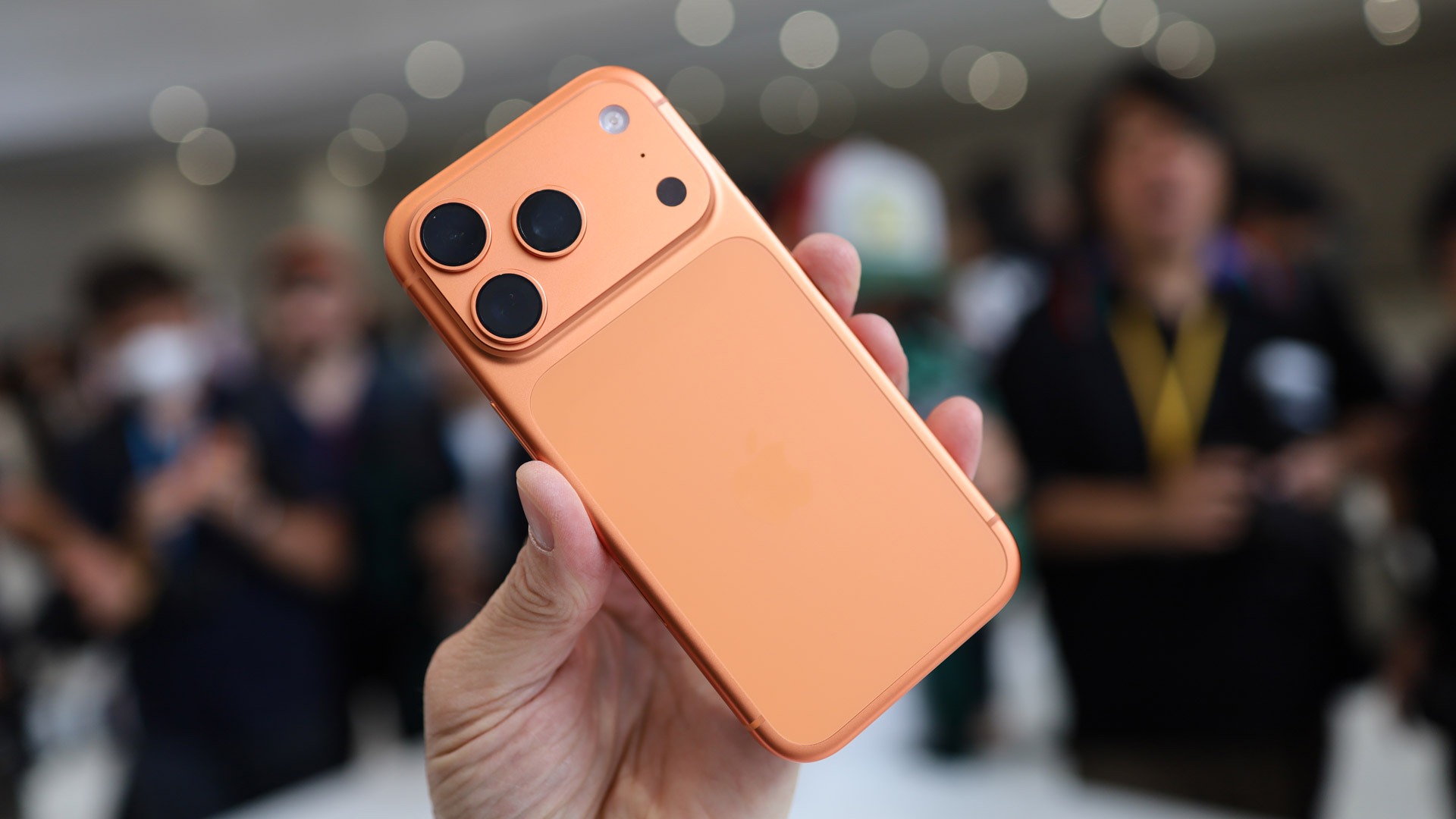 Nhiều mẫu iPhone cũ tăng gi&aacute; sau iPhone 18 ra mắt , đại l&yacute; rẻ hơn nhiều - Ảnh 2.