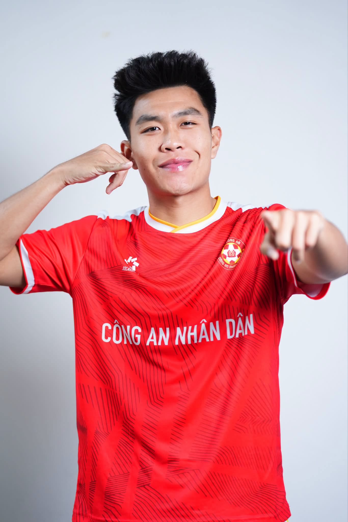 Body 6 múi cuồn cuộn của Lý Đức , đội trưởng U23 Việt Nam tại ASIAD 2026 - Ảnh 6. Body 6 múi cuồn cuộn của Lý Đức , đội trưởng U23 Việt Nam tại ASIAD 2026 - Ảnh 6.