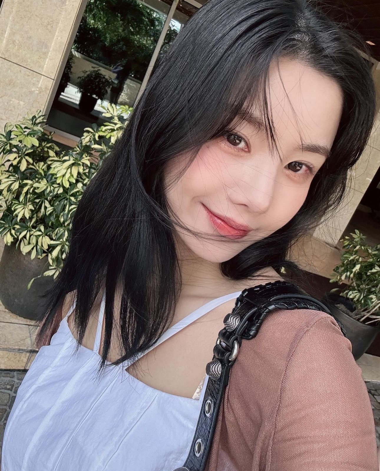 Kwon Eunbi gặp tai nạn giao thông phải hủy lịch trình giữa lúc quảng bá ca khúc mới - Ảnh 3. Kwon Eunbi gặp tai nạn giao thông phải hủy lịch trình giữa lúc quảng bá ca khúc mới - Ảnh 3.