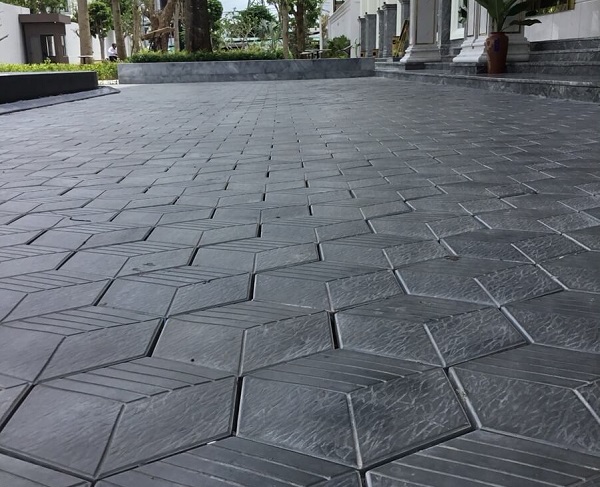Tại sao gạch đỏ không còn được sử dụng để lát sân? Có 3 lựa chọn thay thế với nhiều ưu điểm hơn hẳn - Ảnh 6.