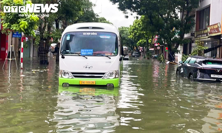 H&agrave; Nội mưa ngập tầm t&atilde; , nhiều khu vực bị ảnh hưởng nặng nề th&aacute;ng 9 năm 2026 - Ảnh 1.