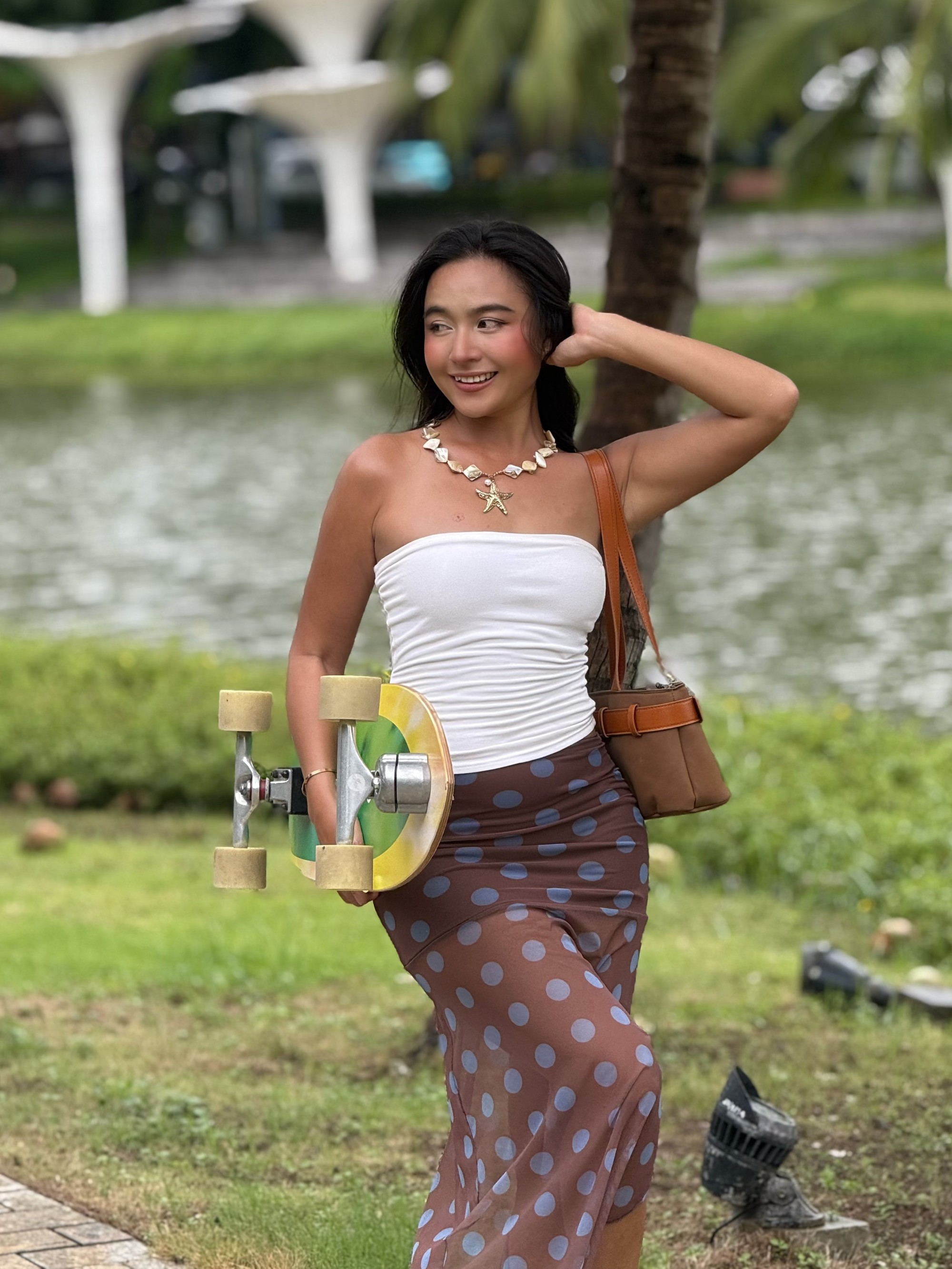 C&ocirc; g&aacute;i ở TP.HCM d&ugrave;ng v&aacute;n trượt đi chợ, ai gặp cũng ngo&aacute;i nh&igrave;n: &ldquo;Cuộc sống của m&igrave;nh g&oacute;i trong 3 chữ&rdquo; - Ảnh 1.