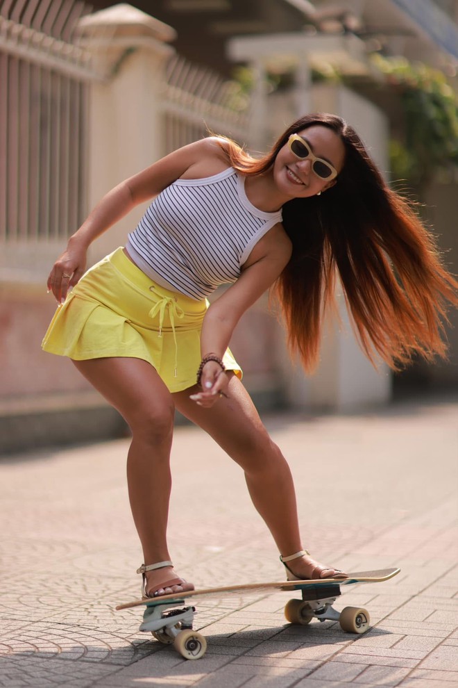 C&ocirc; g&aacute;i ở TP.HCM d&ugrave;ng v&aacute;n trượt đi chợ, ai gặp cũng ngo&aacute;i nh&igrave;n: &ldquo;Cuộc sống của m&igrave;nh g&oacute;i trong 3 chữ&rdquo; - Ảnh 4.