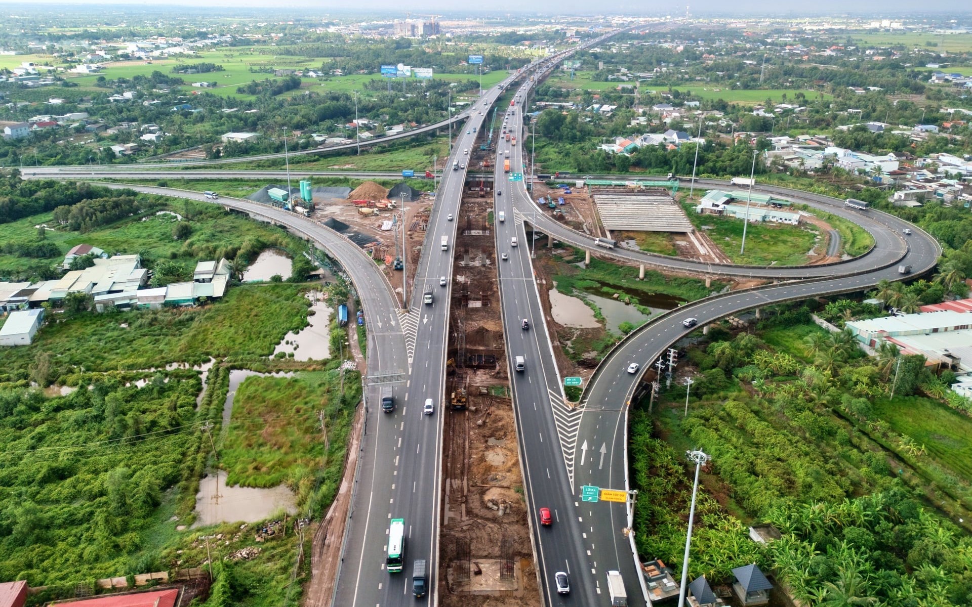 Một ông lớn “nhắm” tuyến đường 10 làn, rộng 120m nối Hưng Yên với sân bay quốc tế Gia Bình