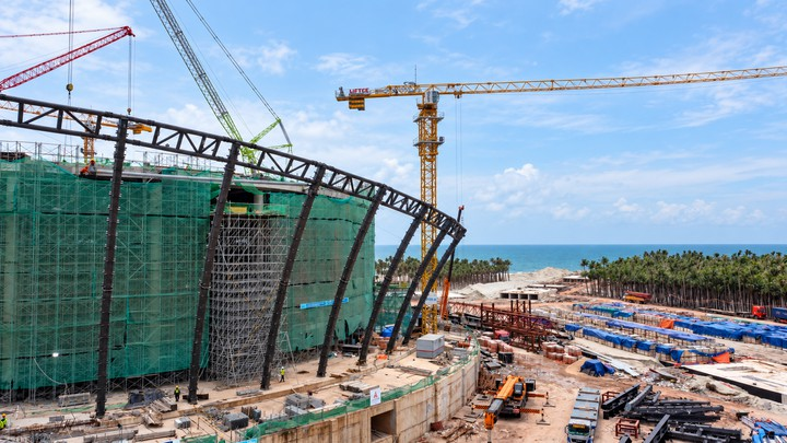 Sun Group sắp ho&agrave;n th&agrave;nh 1 c&ocirc;ng tr&igrave;nh "lớn bậc nhất Việt Nam": S&agrave;n rộng hơn 54.000m2, gồm 6 tầng nổi v&agrave; 1 tầng hầm, bao quanh c&oacute; 50 trụ cột mang truyền thuyết đặc biệt của người Việt - Ảnh 6.