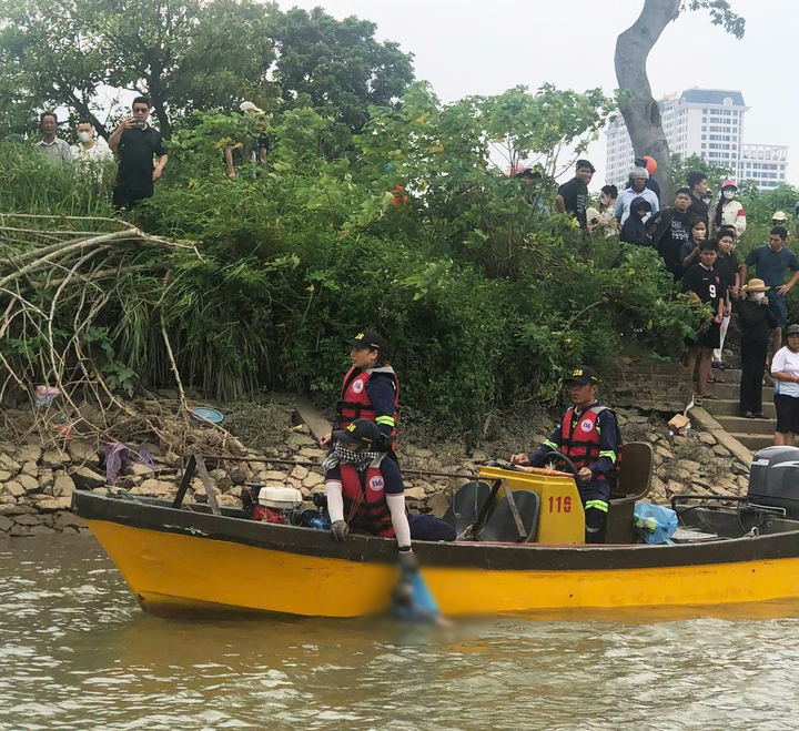 Hưng Y&ecirc;n ph&aacute;t hiện thi thể trẻ sơ sinh tr&ecirc;n s&ocirc;ng Tr&agrave; L&yacute; g&acirc;y b&agrave;ng ho&agrave;ng dư luận - Ảnh 1.