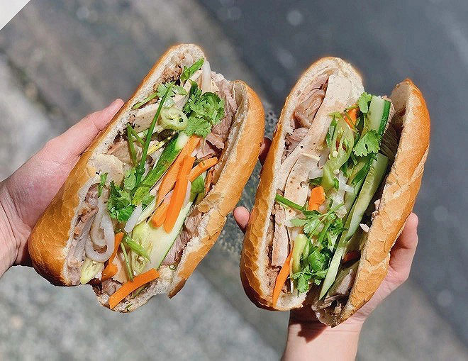 Qu&aacute;n nhỏ ở Hội An được kh&aacute;ch Canada khen c&oacute; b&aacute;nh m&igrave; ngon nhất  - Ảnh 7.