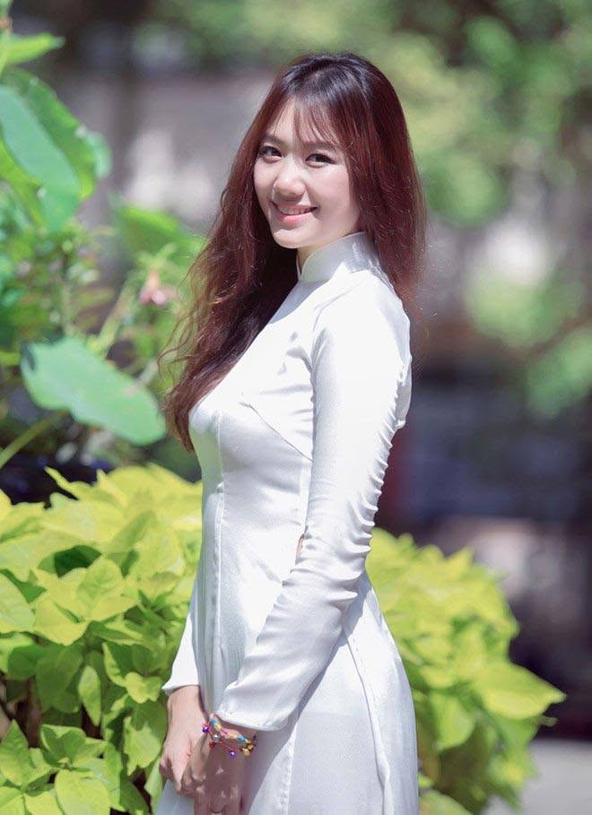 Vợ đại gia 2000 tỷ Hari Won: Nhan sắc trẻ trung và thành tích học tập đáng nể - Ảnh 3. Vợ đại gia 2000 tỷ Hari Won: Nhan sắc trẻ trung và thành tích học tập đáng nể - Ảnh 3.